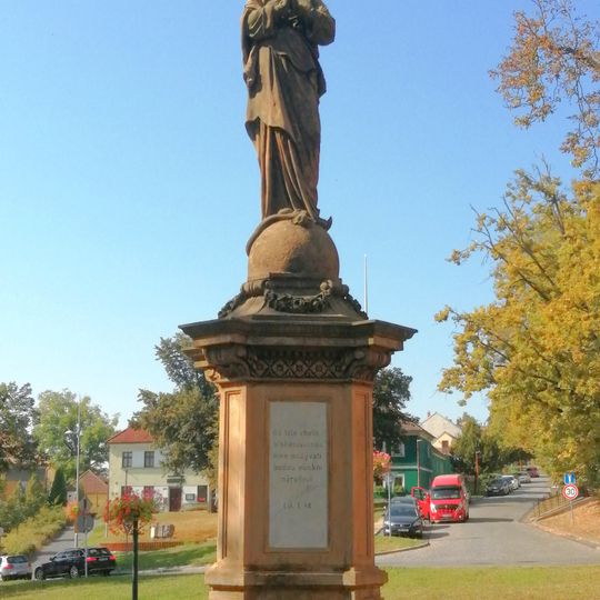 Socha Panny Marie na Náměstí Bedřicha Hrozného v Lysé nad Labem