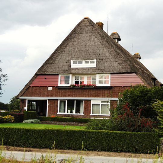 Villa, losse veestal waarin oorspronkelijk twee arbeiderswoningen