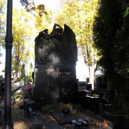 Náhrobek rodiny Boháčkovy, Kuhnlovy a JUDr. Vojtěcha Fotra