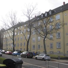 Wohnhauszeile mit Vorgärten Haydnstraße 2, 4 und 6 (verbunden mit Neefestraße 81a)