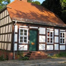 Wohnhaus mit Hofgebäude, 1. Hälfte 19. Jh. Behnitz 4