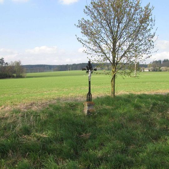 Kříž jihozápadně od Perek