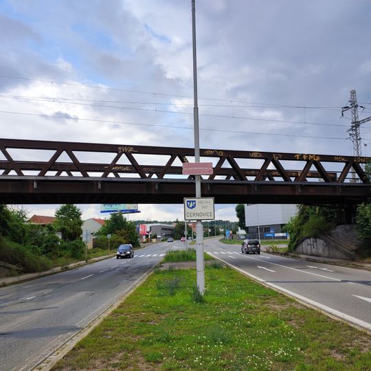 Železniční most přes Černovickou ulici