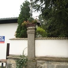 Kříž u autoservisu ve Vlčnově