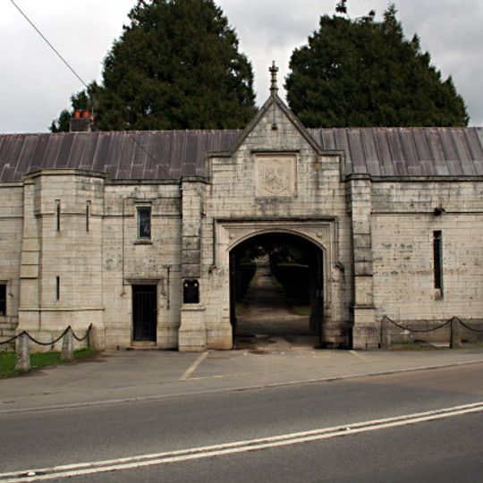 New Cemetery Lodge, Entrance Gates And Mortuary