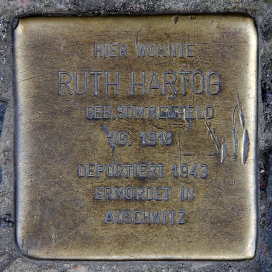 Stolperstein en memoria de Ruth Hartog