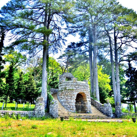 Chapelle du belvédère-grotte de Frasne-le-Château
