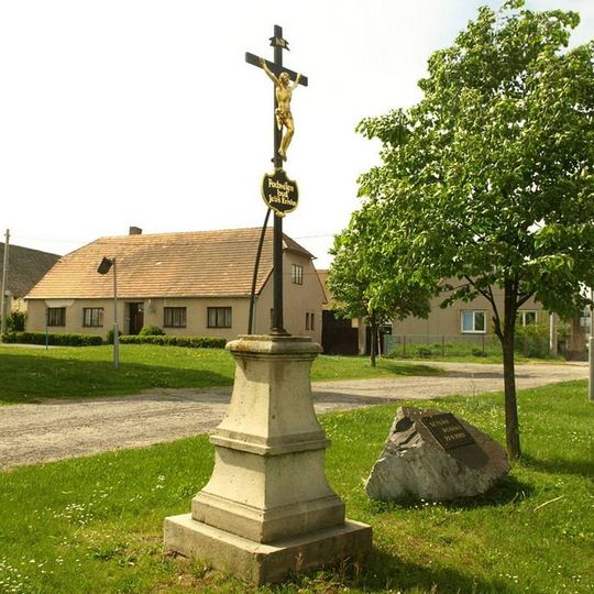 Kříž na návsi v Pavlově