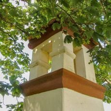 Boží muka u Hnojic vedle polní cesty