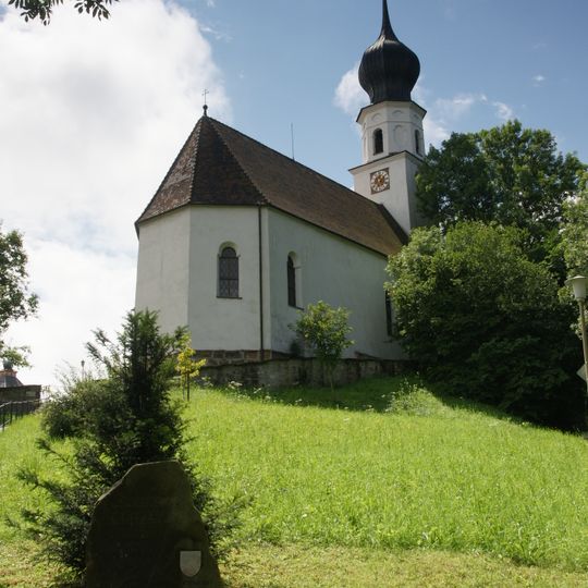 Ensemble Pfarrkirche St. Laurentius mit Umgebung