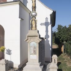Kříž u kaple sv. Františka z Assisi v Lesůňkách