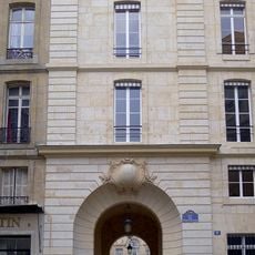 Immeuble, 7 place de Valois, 11 rue des Bons-Enfants