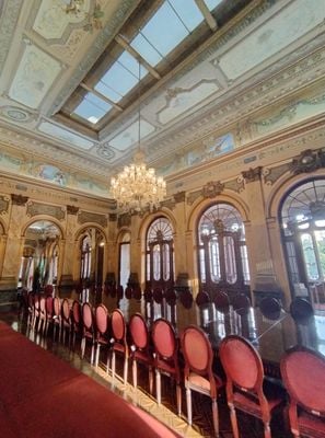 Interior 8