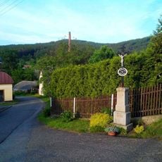 Kříž u kaple v Čenkově