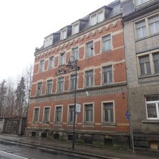 Mietshaus in halboffener Bebauung mit Hinterhaus August-Bebel-Straße 3