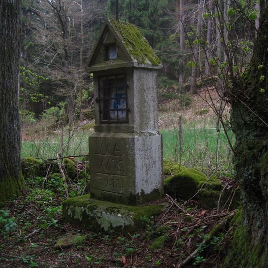 Kaplička západně od vsi