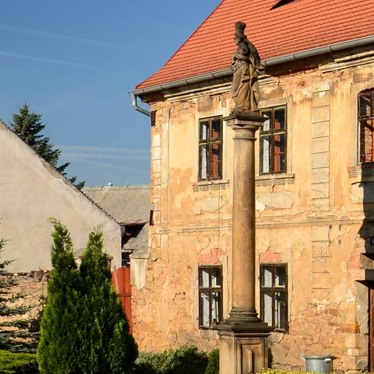 Sloup se sochou Panny Marie