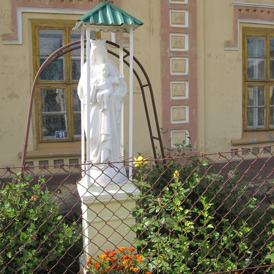 Figura Matki Boskiej w Besku