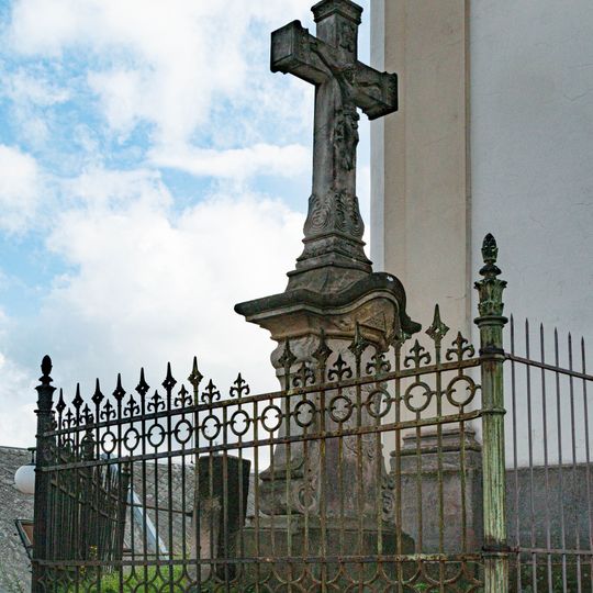 Kříž u kostela svatého Mikuláše v Nové Pace