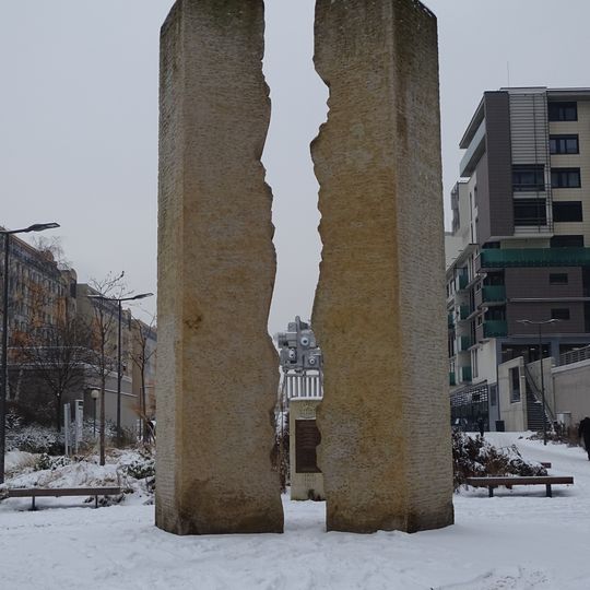 Pomník dukelským hrdinům