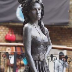 Statue of Amy Winehouse