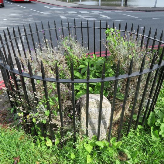 Anne Boleyns Or Bullens Well