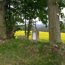 Kříž u Kočína u polní cesty