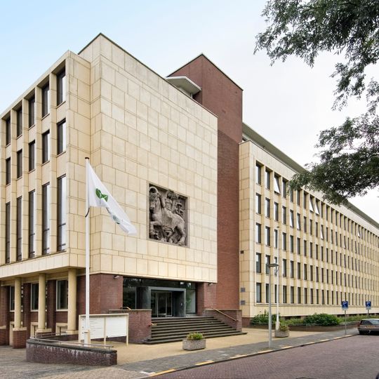 Stadhoudersplantsoen 12 te 's-Gravenhage, e.a.