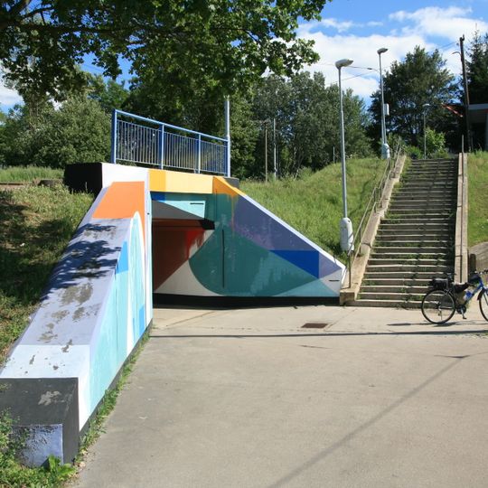 Tram bridge over the sidewalk at the Rakovecká loop