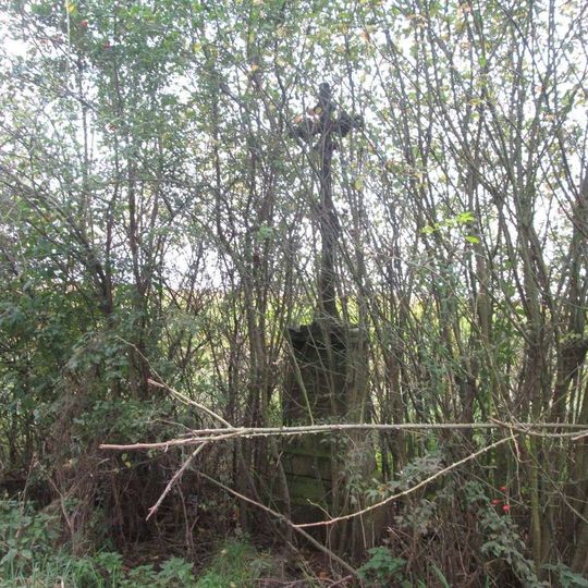 Kříž východně od Chlumu