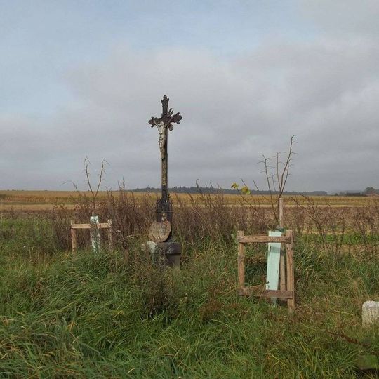 Kříž jihovýchodně od Březiny u polní cesty