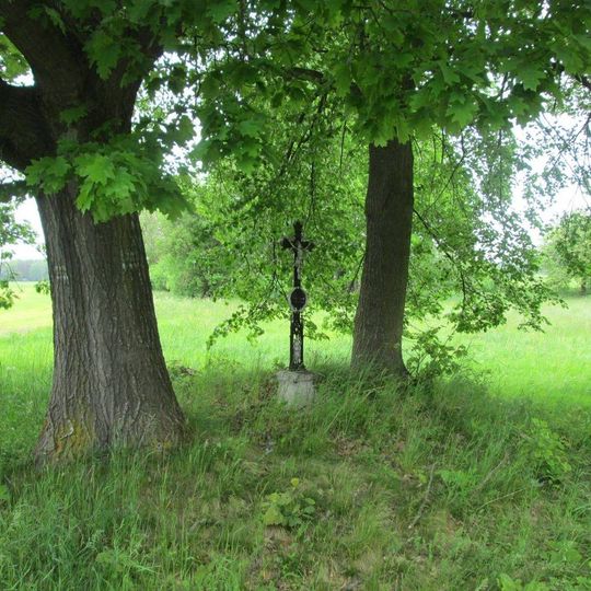 Kříž západně od Komárova