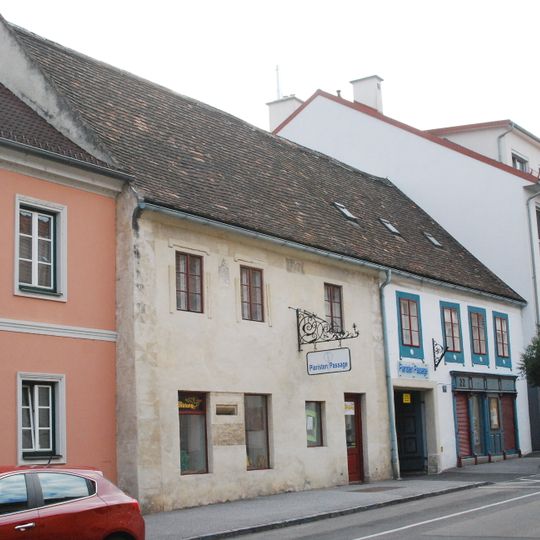 Wohn- und Geschäftshaus