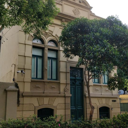 Edifício à Rua Guaianazes, 1281