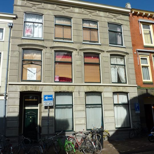 Hogewoerd 82, Leiden