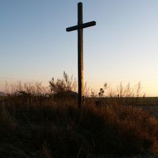 Dřevěný kříž na cestě do Rešic