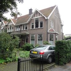 Vier middenstandswoningen in het Sonsbeekkwartier