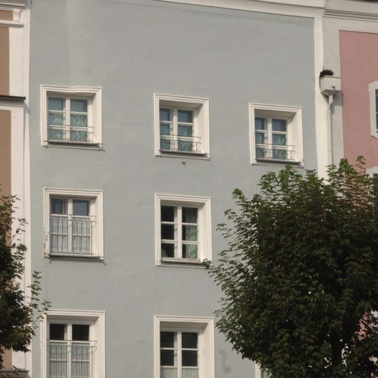 Wohn- und Geschäftshaus