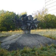 Betonová plastika u střední školy v Jaselské ulici v Kolíně