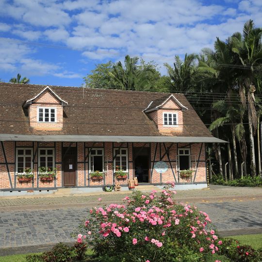 Imóvel situado à Rua Presidente Costa e Silva, 677