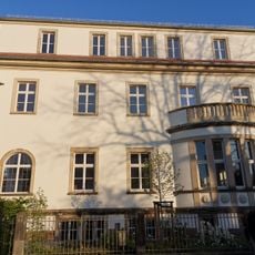 Sebastian-Bach-Straße 13, Pfarrhaus