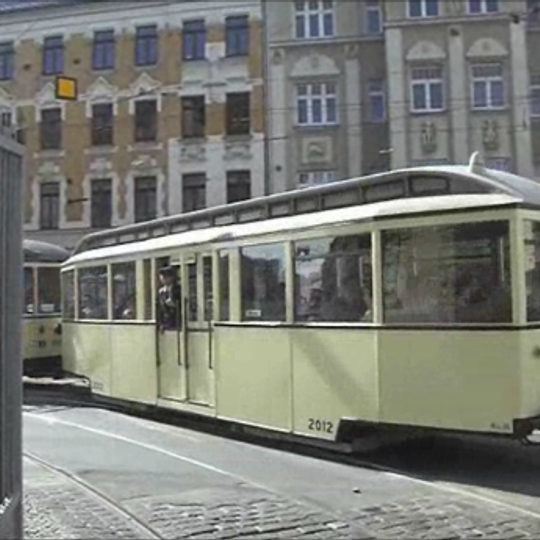 Historischer Straßenbahnwagen Georg-Schumann-Straße 244–246