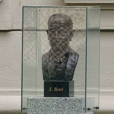 Pomník Dr. E. Beneše a poválečným dekretům