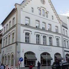 Wohn- und Geschäftshaus