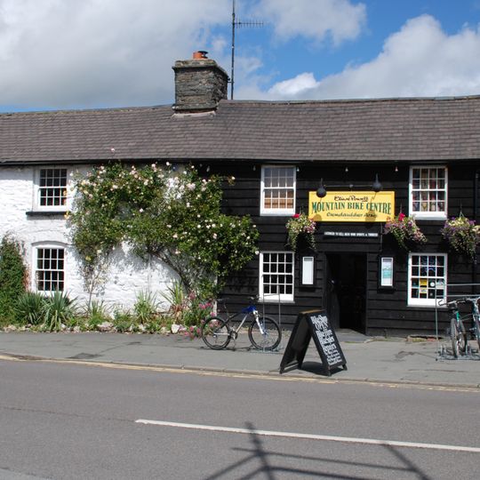Cwmdeuddwr Arms, West Street
