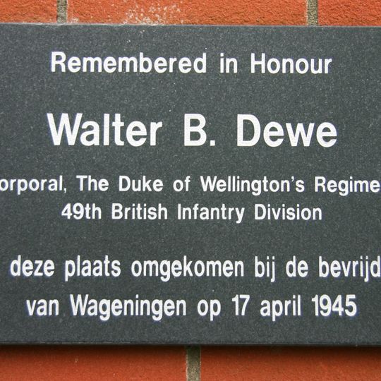 Monument voor Walter Britford Dewe