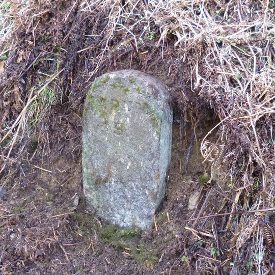 Milestone, E of Chelfham, between Hakeford and Horridge