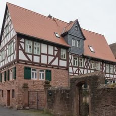 Schlossgasse 4, 6