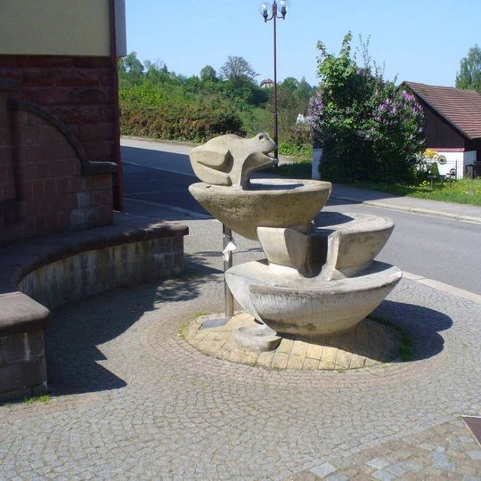 Kašna u obecního úřadu v Košťálově