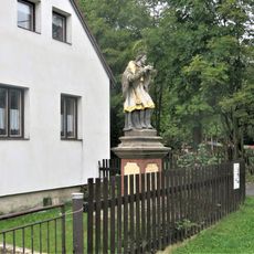 Socha svatého Jana Nepomuckého u domu 48 v Lísce